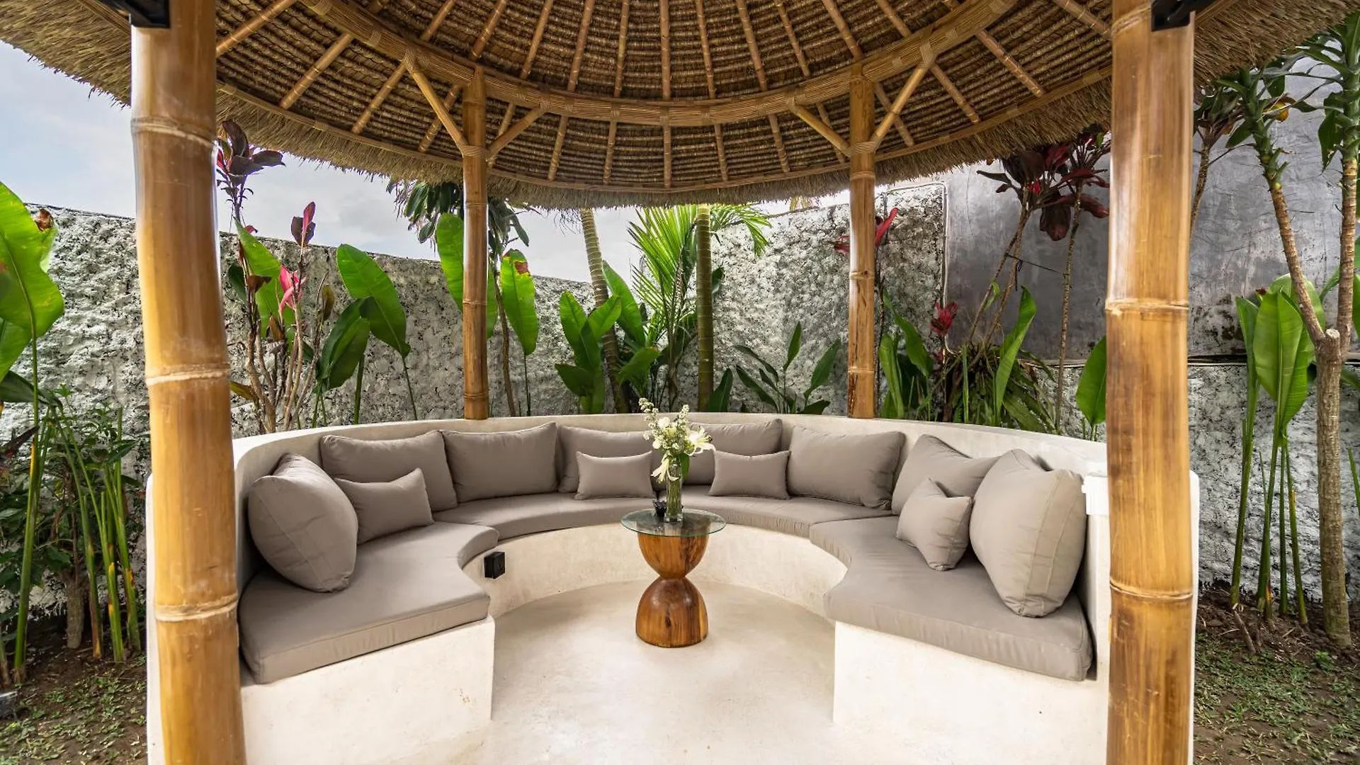 אובוד Moonlight Evdekimi - Stylish 2Br Escape With Tropical Garden And Pool - Long Stay Extras