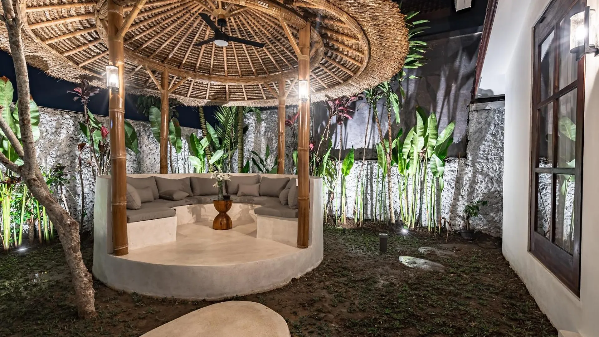 Moonlight Evdekimi - Stylish 2Br Escape With Tropical Garden And Pool - Long Stay Extras Ubud  Ubud (Bali)