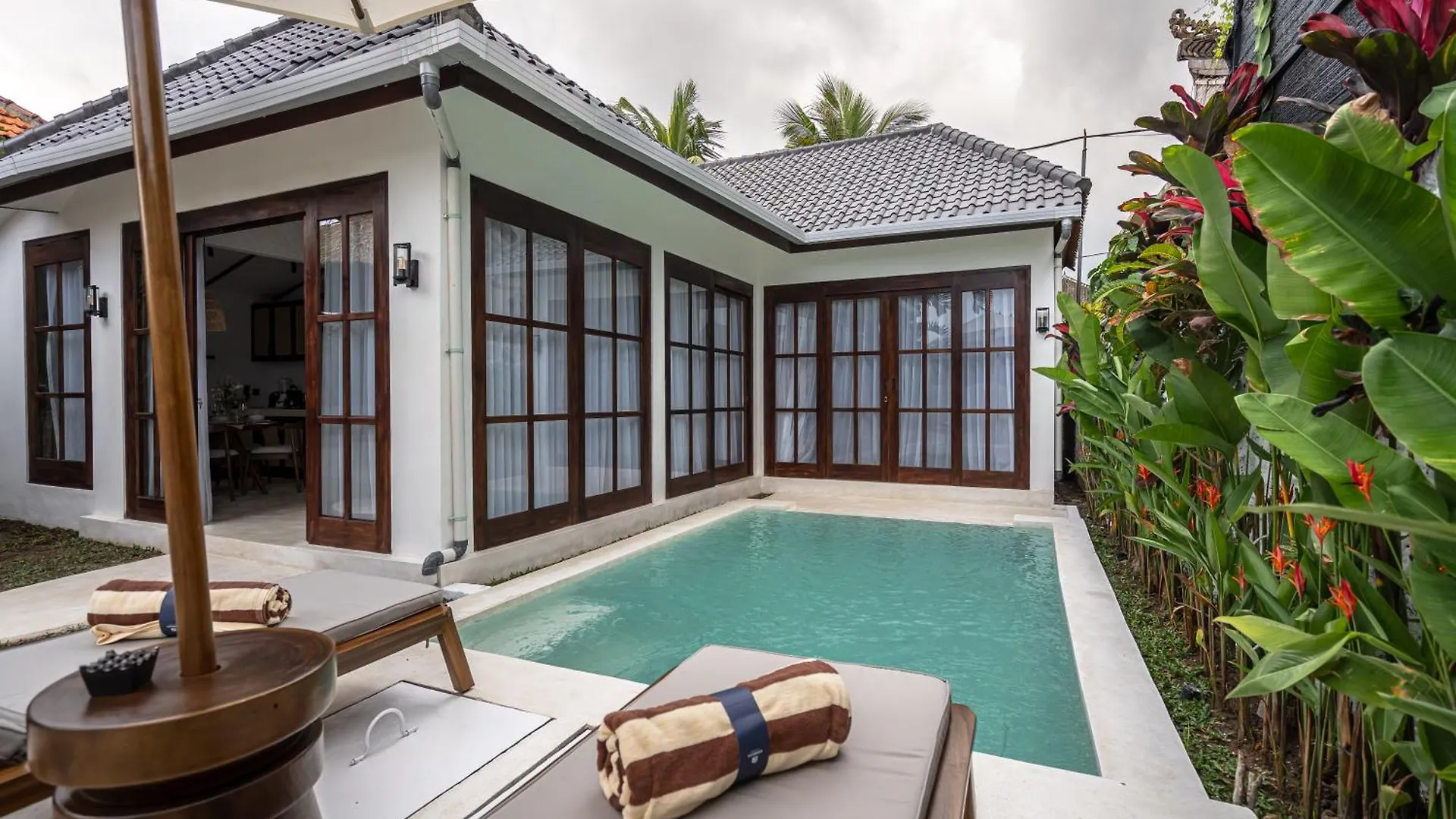 Moonlight Evdekimi - Stylish 2Br Escape With Tropical Garden And Pool - Long Stay Extras Ubud  Villa Ubud (Bali)